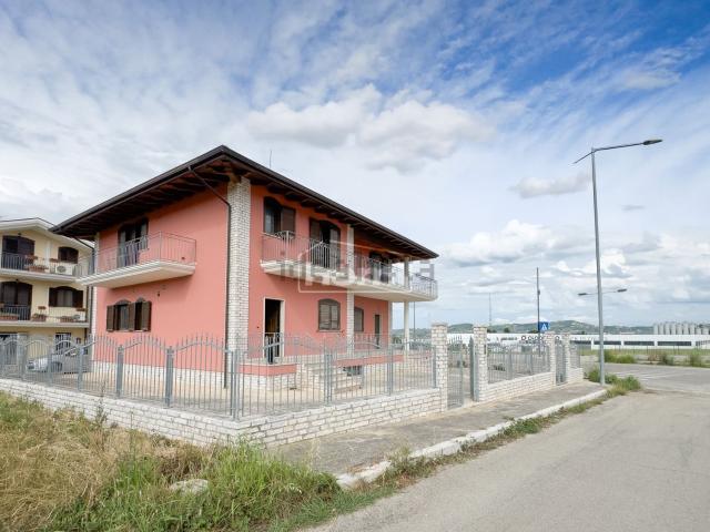 Casa in vendita a Pianella, Abruzzo