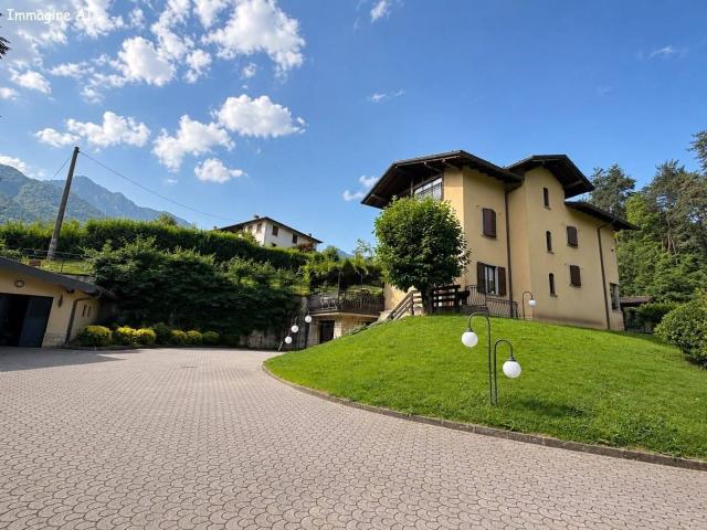 Casa in vendita a Clusone, Lombardia