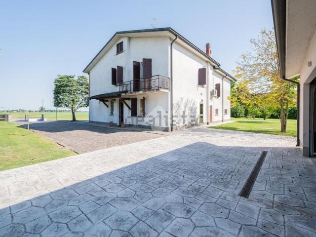 Casa in vendita a Bassa Reggiana, Re