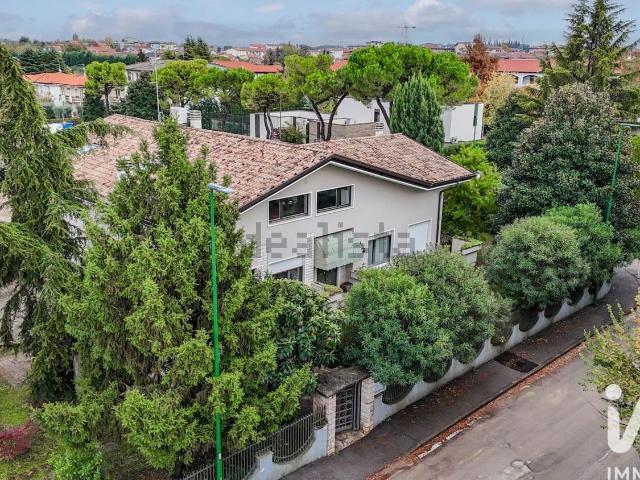 Casa in vendita a Peschiera Del Garda, Veneto