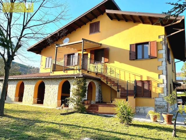 Casa in vendita a Montorio Al Vomano, Abruzzo