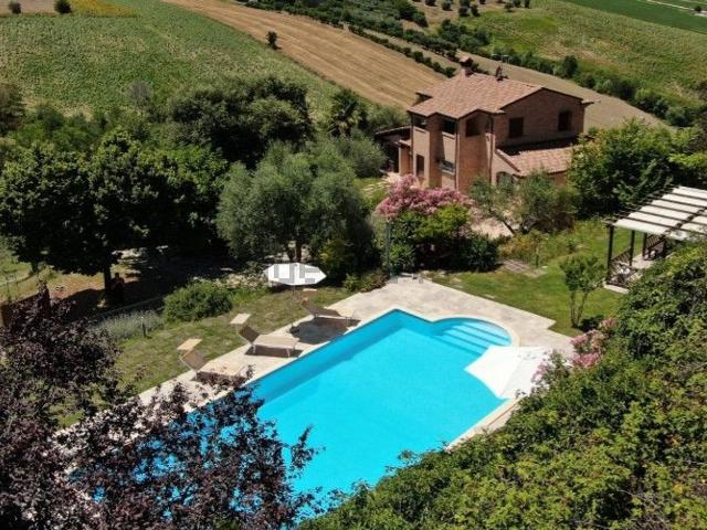 Casa in vendita a Santa Petronilla, Marche