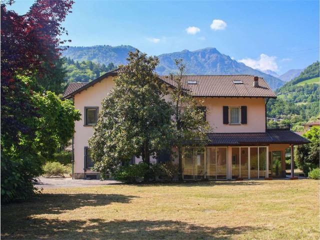 Casa in vendita a Ponte Nossa, Lombardia