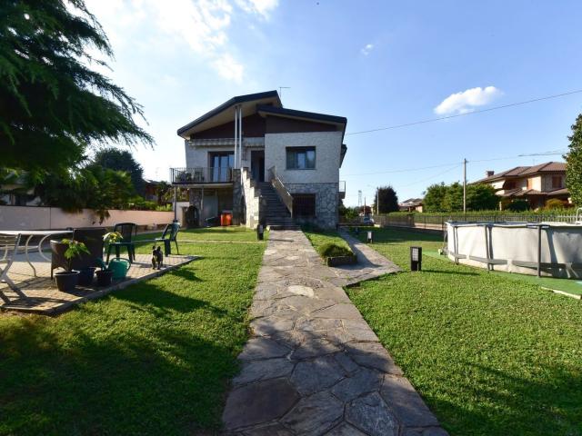 Casa in vendita a Rovello Porro, Lombardia