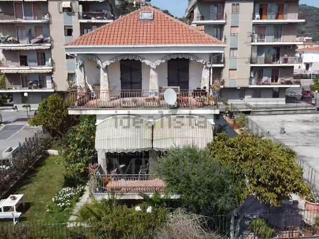 Casa in vendita a Ventimiglia, Liguria