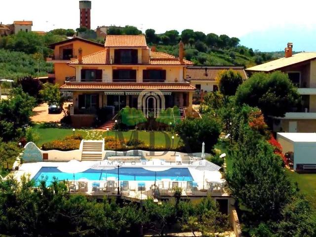 Casa in vendita a Unione dei Comuni della Val Vibrata, Controguerra
