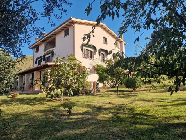 Casa in vendita a Fara Sabina, Lazio