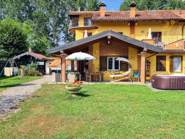 Casa in vendita a Comignago, Novara