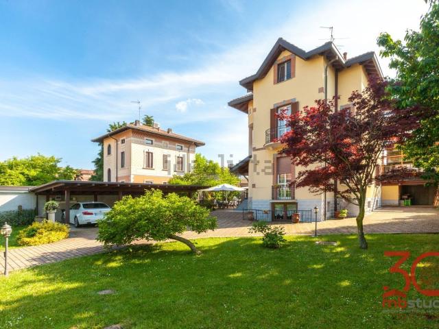 Casa in vendita a Tradate, Lombardia