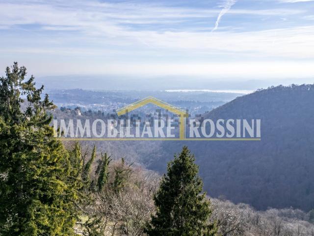 Casa in vendita a Varese, Lombardia