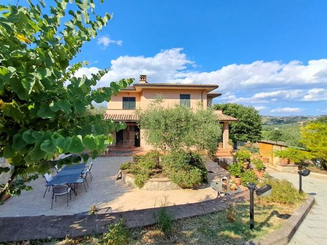 Casa in vendita a Corciano, Umbria
