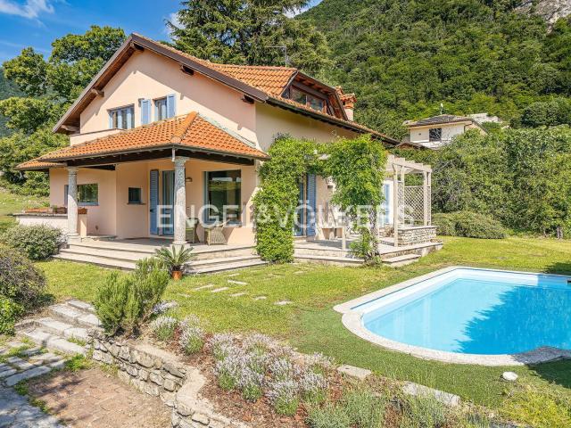 Casa in vendita a Caslino D'erba, Lombardia