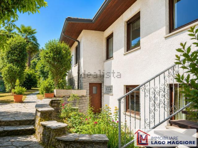 Casa in vendita a Ranco, Lombardia