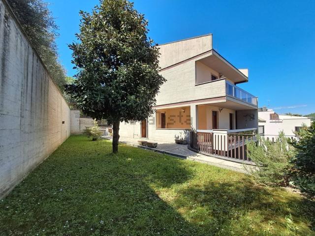 Casa in vendita a Santi Filippo e Giacomo, Marche