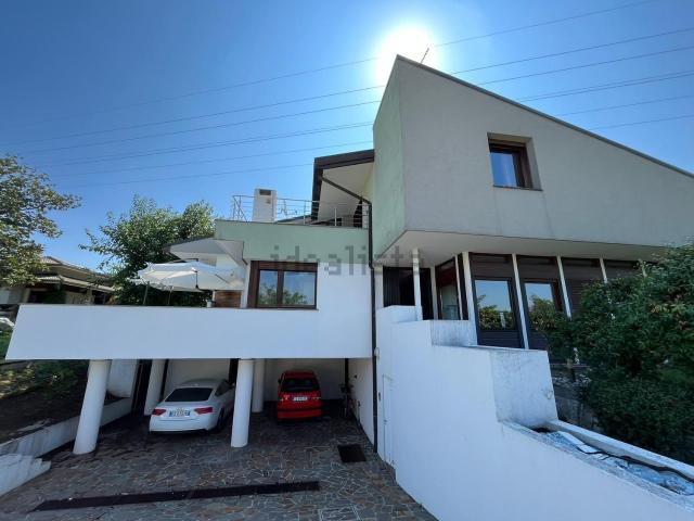 Casa in vendita a Rizzi, Reana Del Roiale