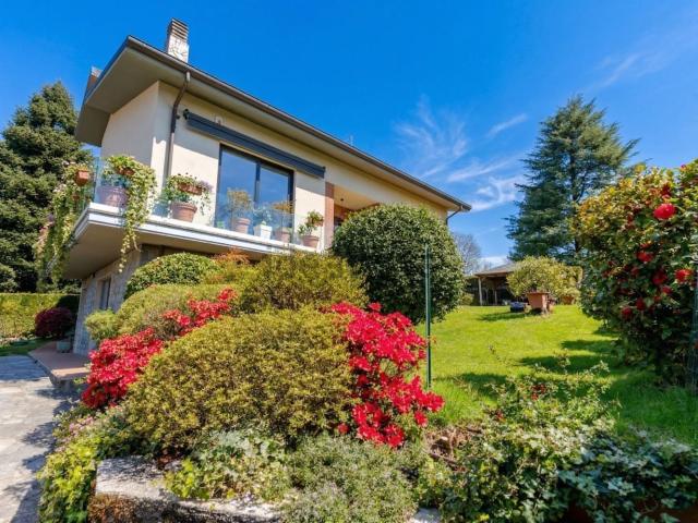 Casa in vendita a Pineta, Tradate