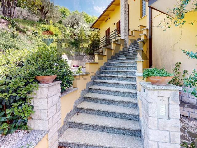 Casa in vendita a Fossato Di Vico, Umbria