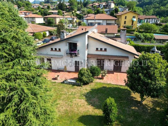 Casa in vendita a Caprino Bergamasco, Lombardia
