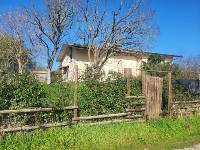 Casa in vendita a Latina, Lazio