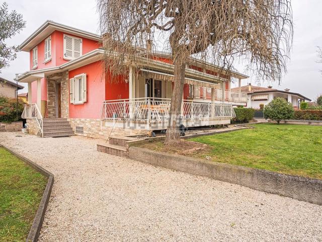 Casa in vendita a Montichiari, Brescia