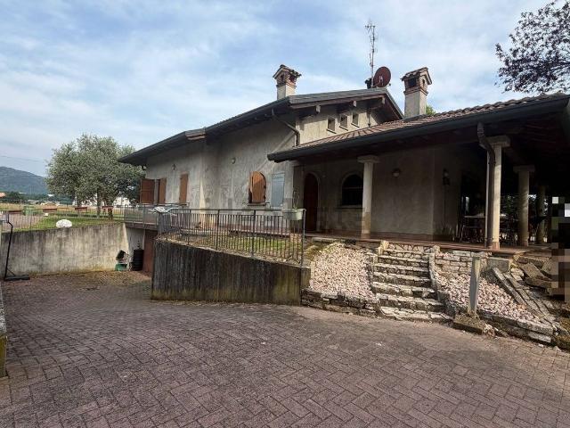 Casa in vendita a Sosta, Cisano Bergamasco