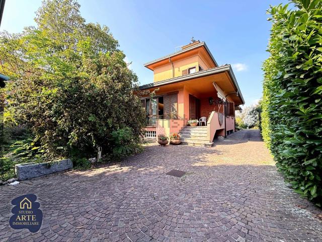 Casa in vendita a Fino Mornasco, Como