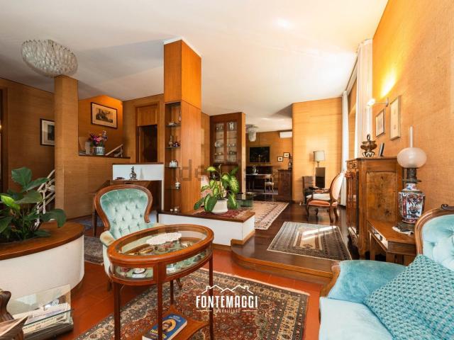 Casa in vendita a Centro Storico, Marche