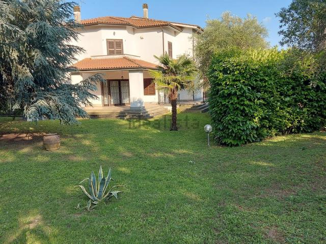 Casa in vendita a Ronciglione, Lazio