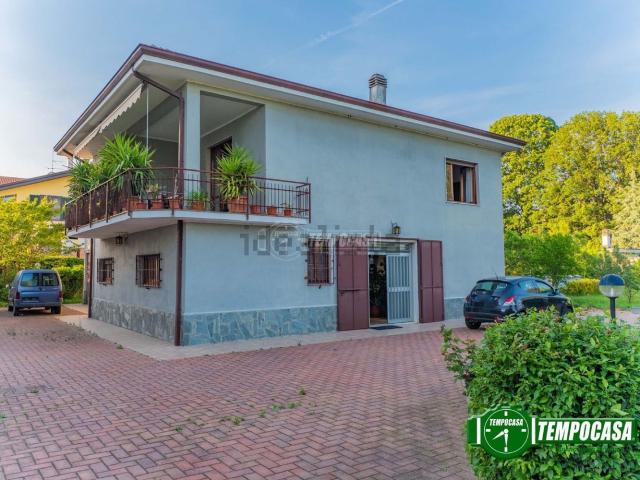 Casa in vendita a Bareggio, Lombardia