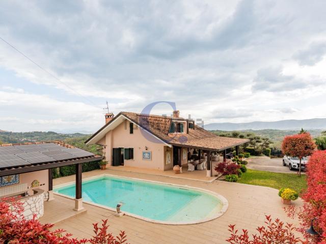 Casa in vendita a Frosinone, Lazio