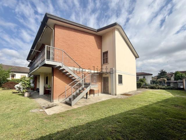 Casa in vendita a Binasco, Milano