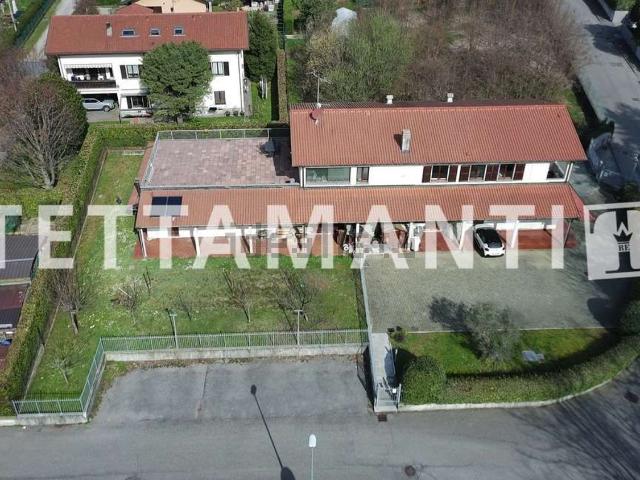Casa in vendita a Albavilla, Lombardia