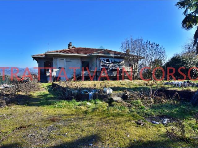 Casa in vendita a Daverio, Lombardia