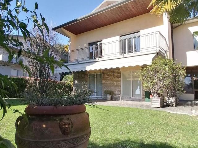 Casa in vendita a Alzano Lombardo, Lombardia