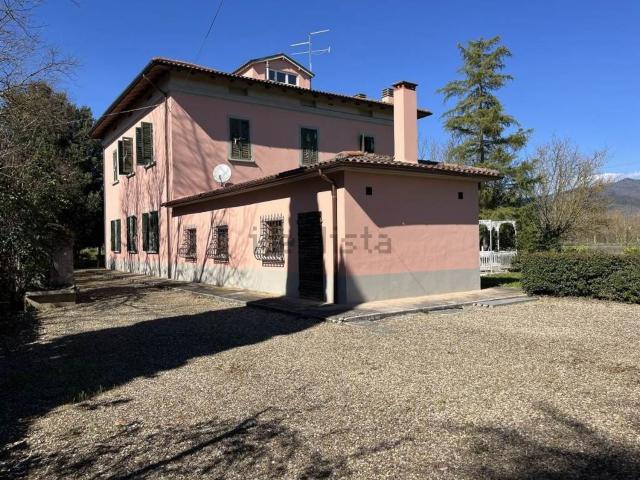 Casa in vendita a Frassineto, Arezzo