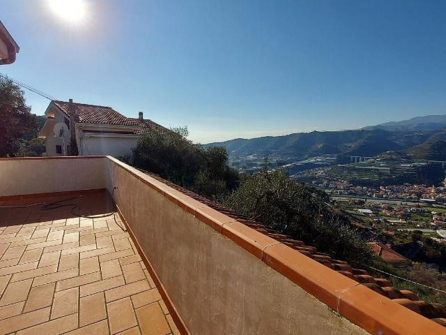 Casa in vendita a Castellaro, Liguria