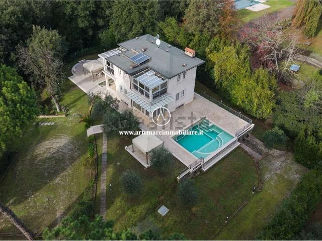 Casa in vendita a Camaiore, Toscana