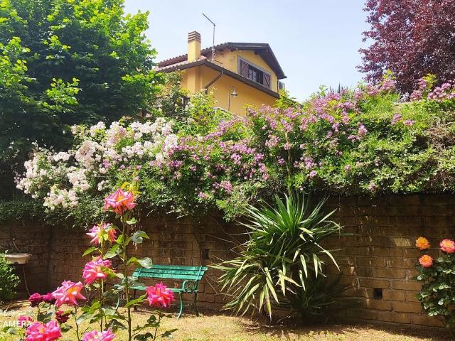 Casa in vendita a Ronciglione, Lazio