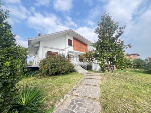 Casa in vendita a Levate, Lombardia