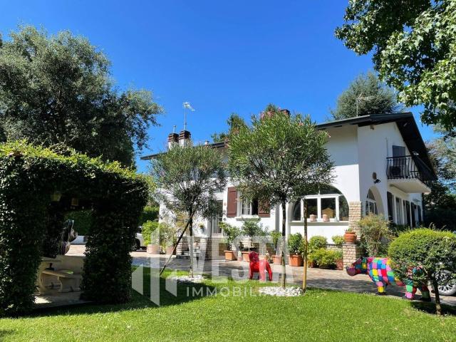 Casa in vendita a Imbersago, Lombardia