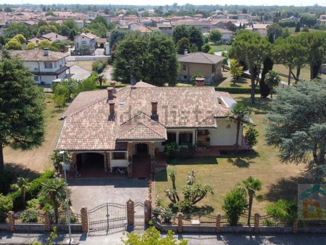 Casa in vendita a Castions di Strada / Cjasteons di Strade, Udine / Udin / Videm
