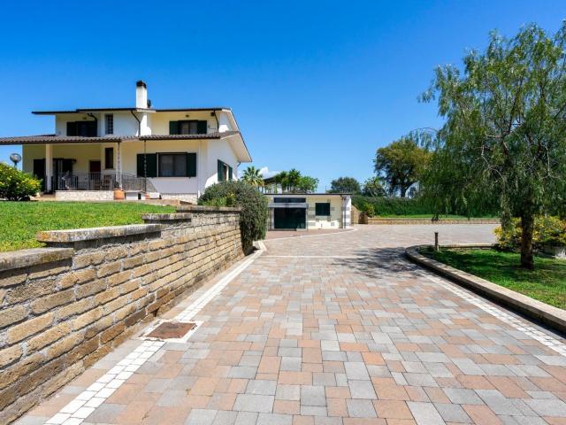 Casa in vendita a Sabaudia, Lazio