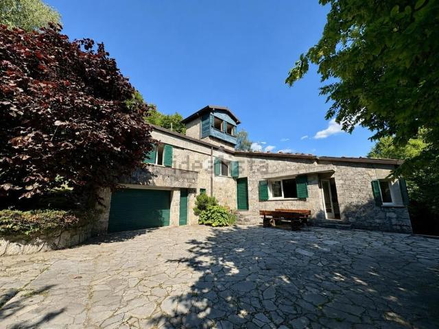 Casa in vendita a Casnigo, Lombardia