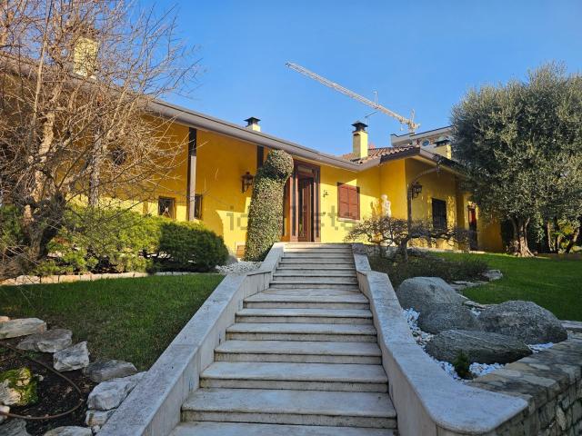 Casa in vendita a Brembate di Sopra, Bergamo