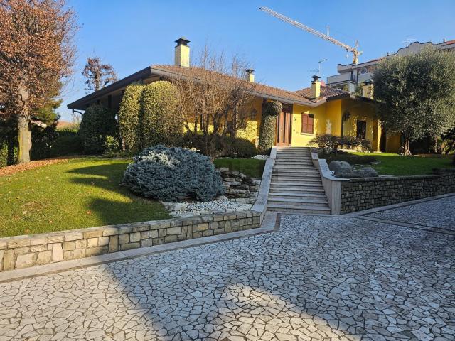 Casa in vendita a Brembate Di Sopra, Lombardia