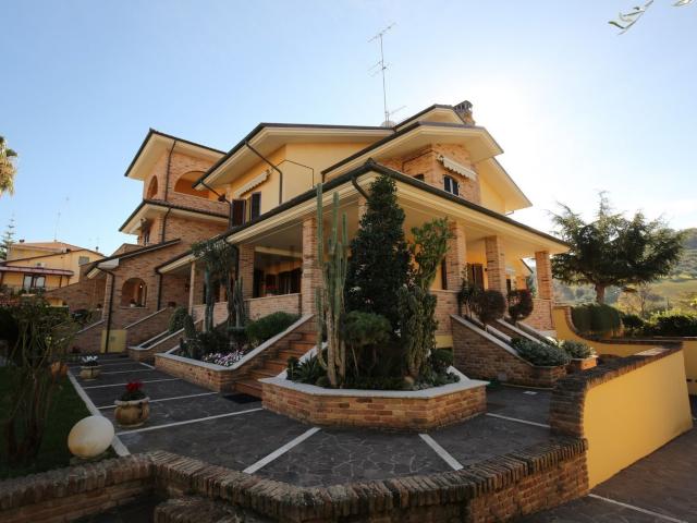 Casa in vendita a Quartiere delle nazioni, Pineto