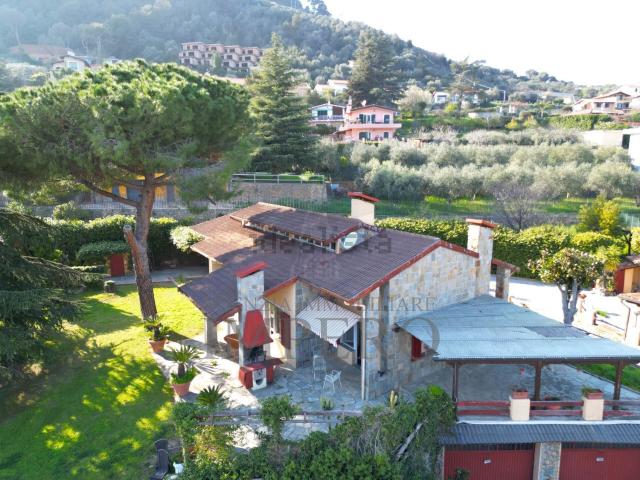 Casa in vendita a Ventimiglia, Liguria