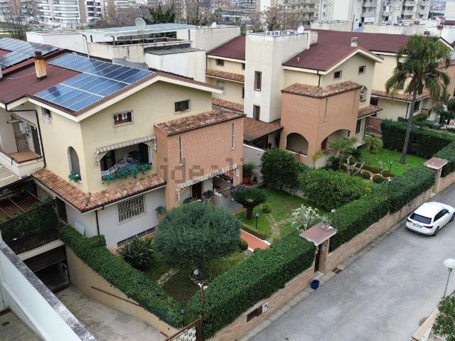 Casa in vendita a Lusciano, Campania