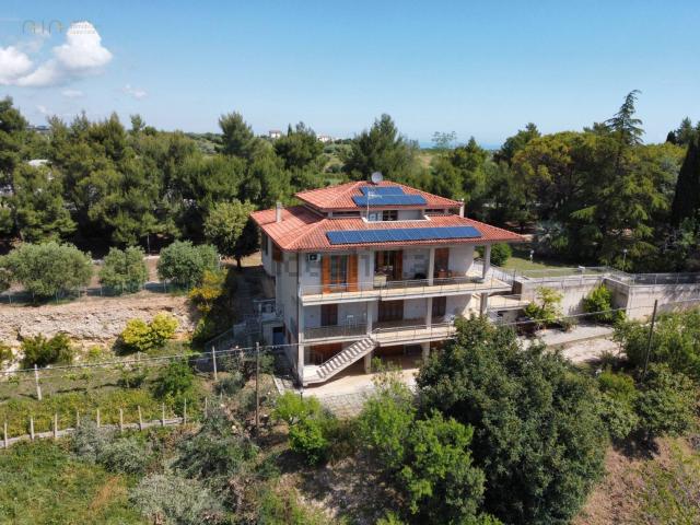 Casa in vendita a Petrella, Marche