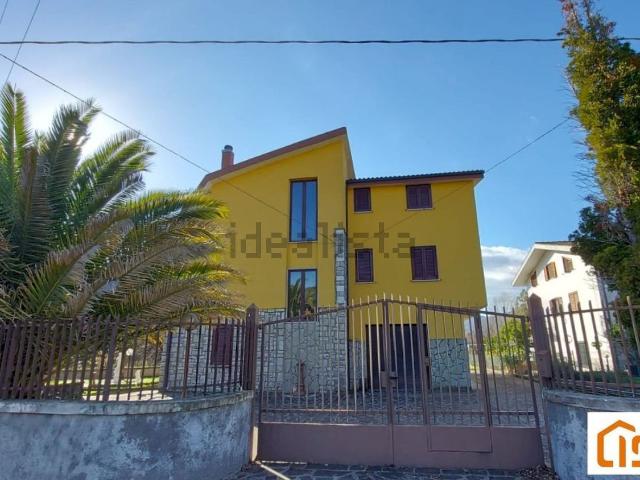 Casa in vendita a Monteroduni, Molise